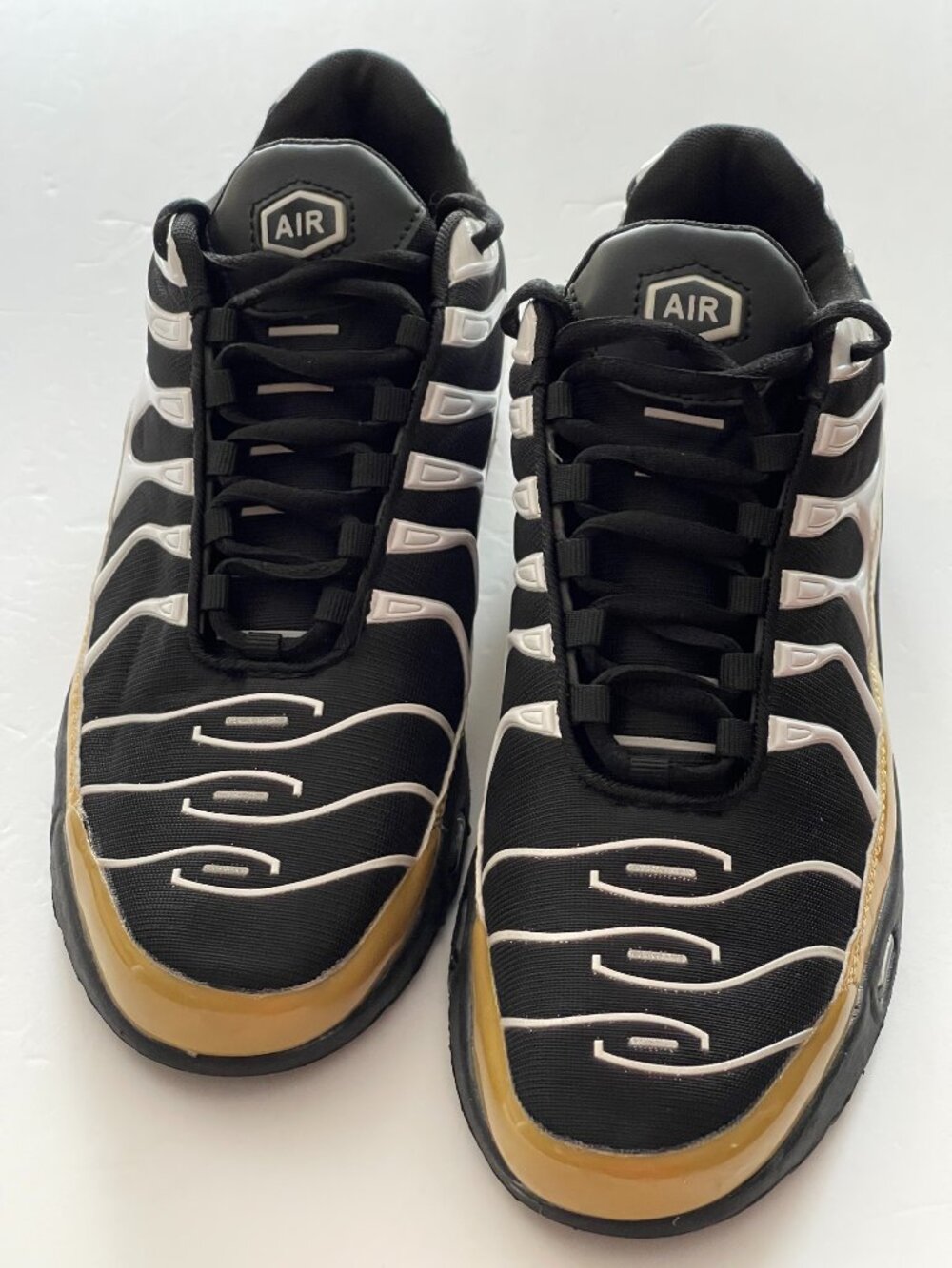Air Men's GB6552 Low Top Sneakers